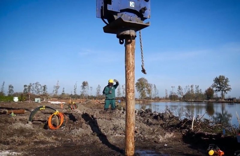 Bouwontwikkeling: Eerste paal voor  de accommodaties geslagen