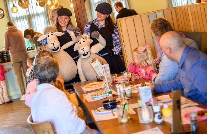 Ontmoet mike en molly bij famiierestaurant molenwaard